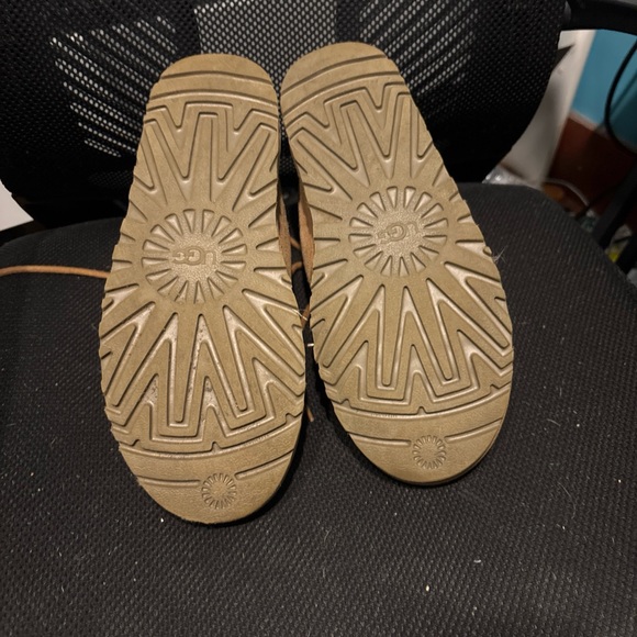 UGG Chestnut Sheepskin Lined Boots - Picture 5 of 5